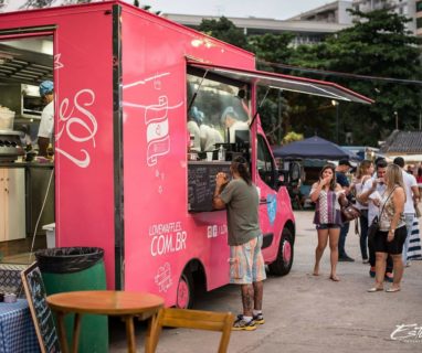 O Caminhãozinho rosa do Love Waffles