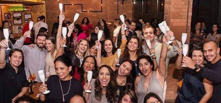 Champanheria vira franquia em menos de um ano de atividade