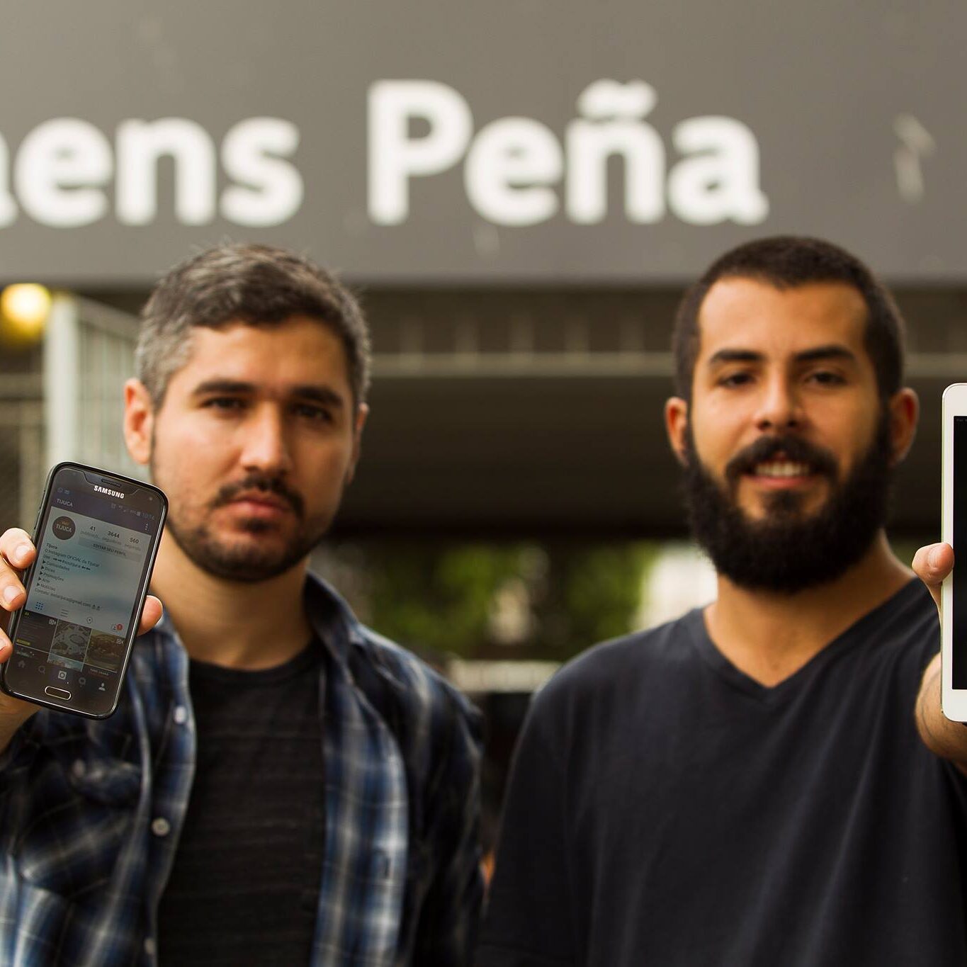 Diogo à esq. em matéria sobre o Instagram Tijuca para O Globo.